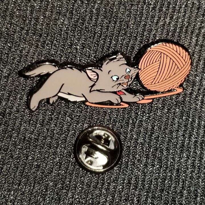Disney Loungefly Pin Aristocats Berlioz Gray Kitten Cat Yarn Playing Playful